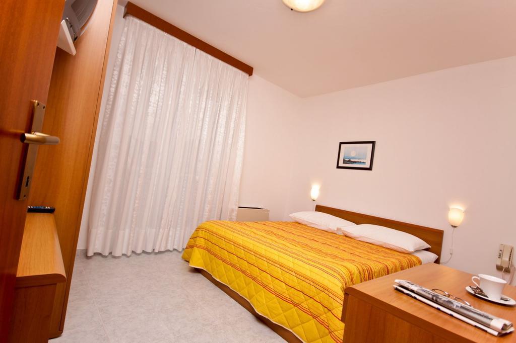 Hotel Carmen Krnica Esterno foto