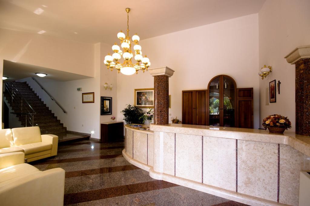 Hotel Carmen Krnica Esterno foto